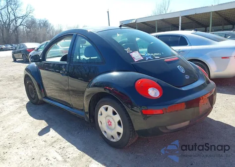 2010 Volkswagen New Beetle 2.5L Final Edition z USA, uszkodzony, nr VIN 3VWPW3AG9AM021337